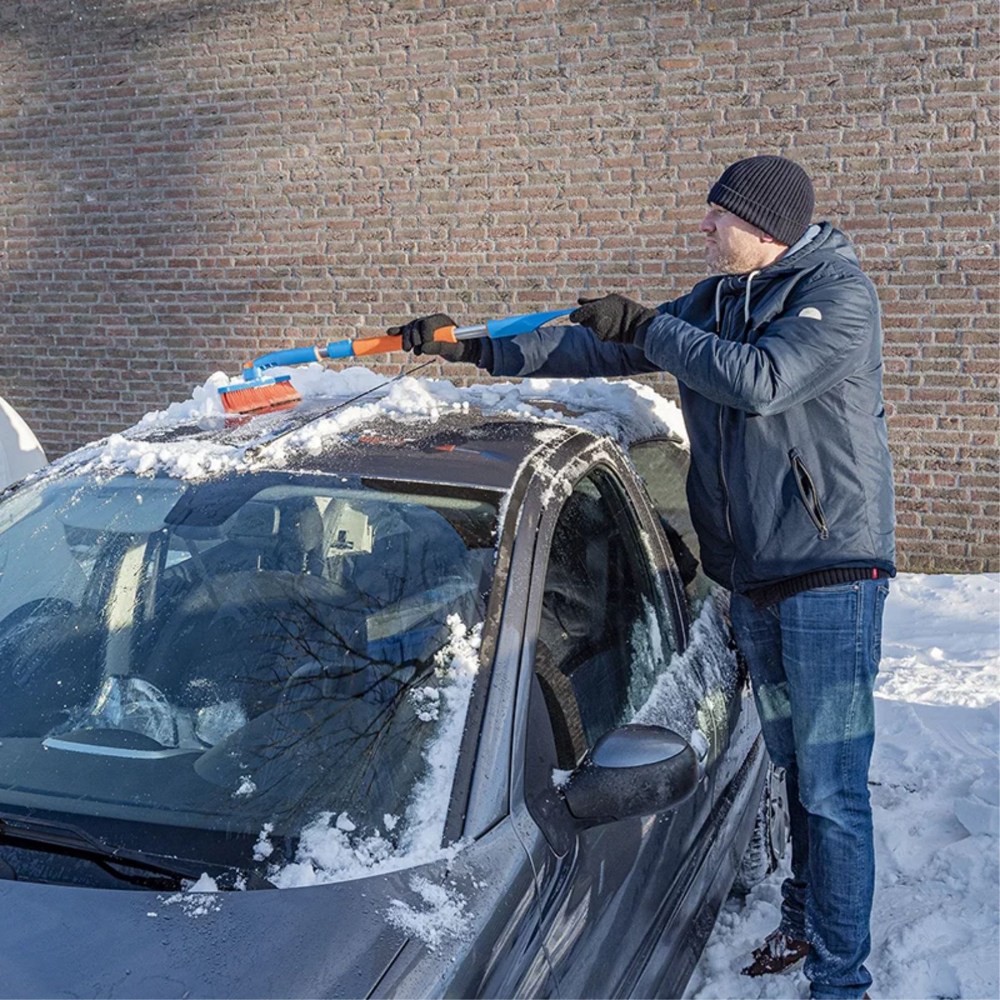 Schneebürste mit Eiskratzer und Teleskopstiel